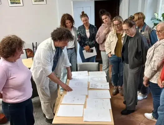 Karykatura w bibliotece – warsztaty z Szymonem Telukiem w Gminie Doruchów