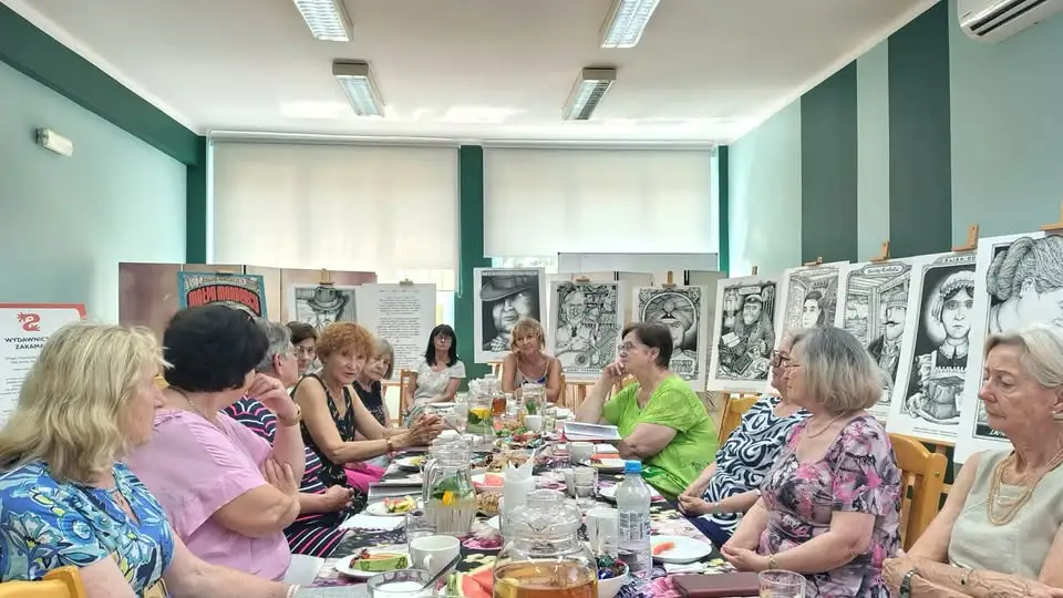 Poranne spotkanie Dyskusyjnego Klubu Książki w Ostrzeszowie