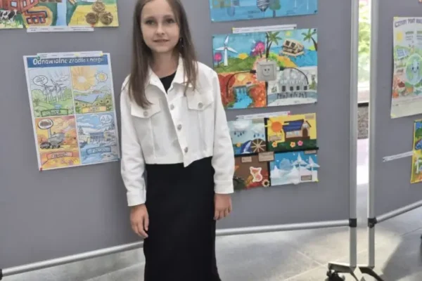 Julia Witoń z Mikstatu wyróżniona w wojewódzkim konkursie o OZE