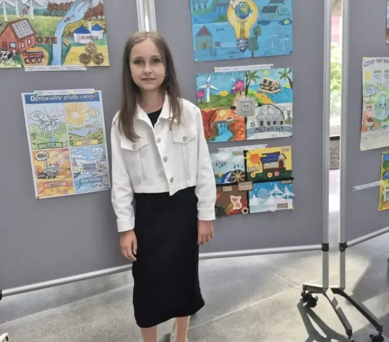 Julia Witoń z Mikstatu wyróżniona w wojewódzkim konkursie o OZE