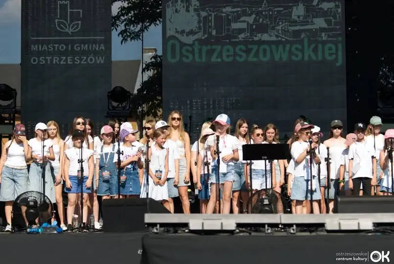 Koncerty Pracowni Wokalnej JOY i Chóru Joyful Gospel zachwyciły podczas Dni Ziemi Ostrzeszowskiej