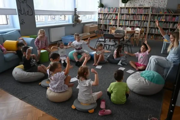 Lato w bibliotece: podróż przez Maroko, Wielką Brytanię i Borneo