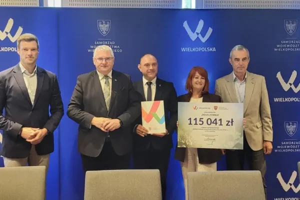 Ostrzeszów: Umowa na budowę systemu retencji wód opadowych przy ZS Nr 1 podpisana
