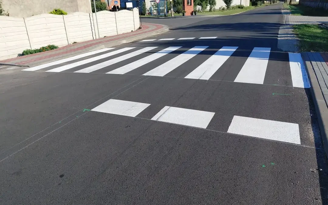 Nowe przejście dla pieszych w Kraszewicach – poprawa bezpieczeństwa na ul. Wieruszowskiej