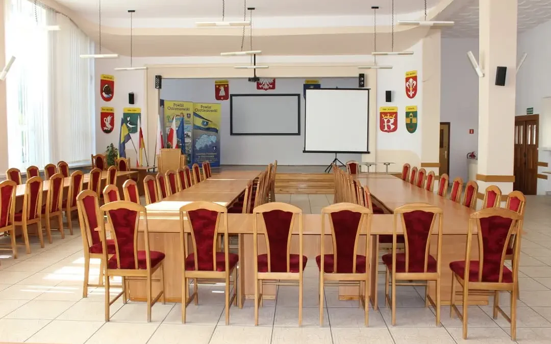 XXVIII sesja Rady Powiatu w Ostrzeszowie – porządek obrad i kluczowe uchwały