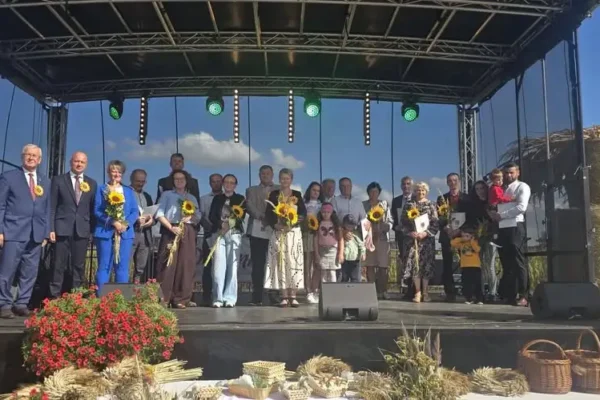Dożynki Gminno-Parafialne w Pisarzowicach: podziękowania dla rolników i wspólna zabawa