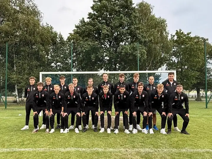 Pelikan Grabów z nowymi dresami od PROFI S.A. – sponsor wspiera awans drużyny