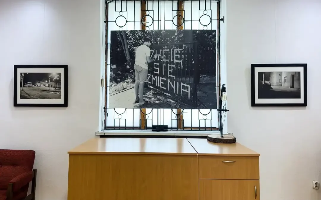 Wystawa fotografii Bartłomieja Szmaja w Ostrzeszowie – podróż w czasie
