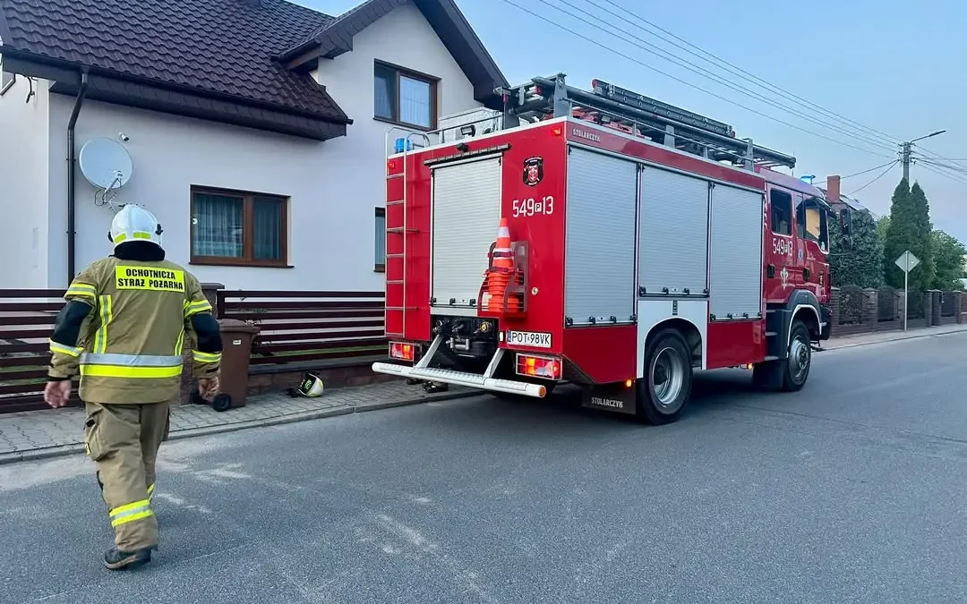 Iskrzący słup energetyczny w Mikstacie – interwencja służb