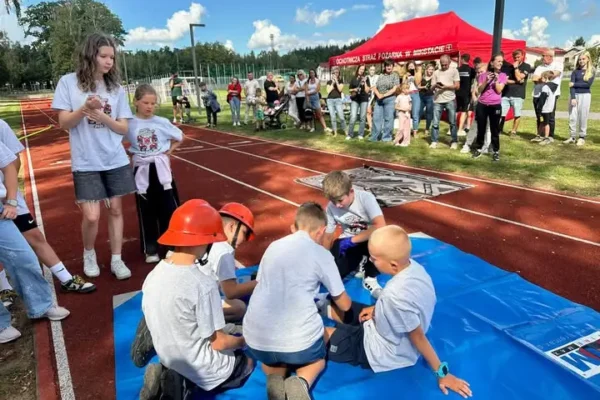 Finał Wakacji z OSP Mikstat 2026 – młodzi strażacy zaprezentowali umiejętności
