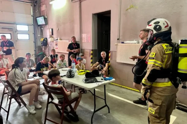 Wakacje z OSP Mikstat: dzieci poznają strażacki świat od środka