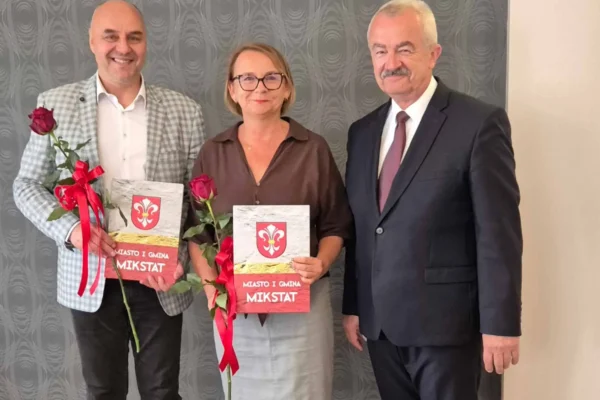 Mikstat: Burmistrz wręczył nominacje dyrektorom placówek oświatowych