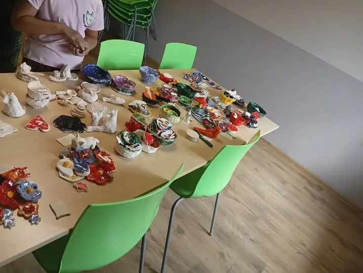 Warsztaty ceramiczne w gminie Czajków: twórcza integracja mieszkańców