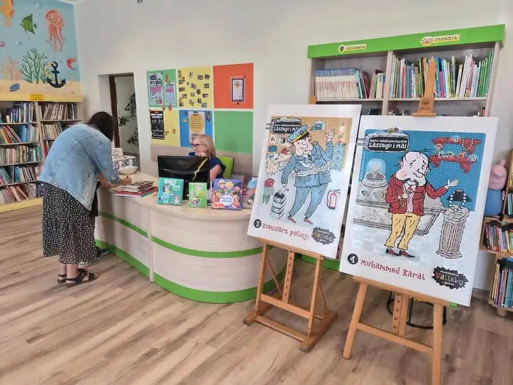Ostatnie dni wystawy o Lassem i Mai w bibliotece w Grabowie