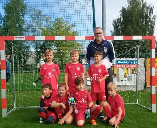 Młodzi piłkarze z Ostrzeszowa zaliczyli udany debiut w rozgrywkach WZPN