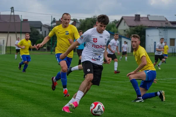 Wyniki meczów drużyn z powiatu ostrzeszowskiego – Victoria górą w derbach
