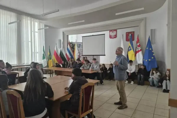 Pierwszoklasiści z ostrzeszowskiego liceum poznawali zabytki miasta