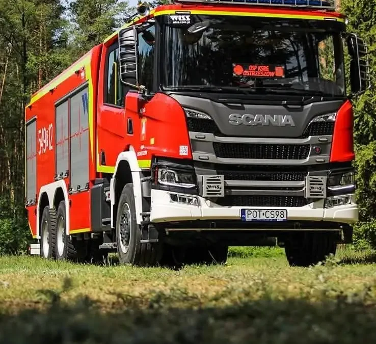 Ćwiczenia zgrywające strażaków z OSP i JRG Ostrzeszów w zakładzie produkcyjnym
