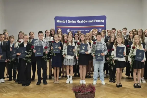 34 uczniów z gminy Grabów nad Prosną odebrało stypendia burmistrza