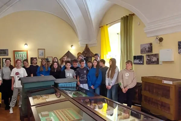 Uczniowie z Grabowa nad Prosną odkrywali lokalną historię w Izbie Pamiątek