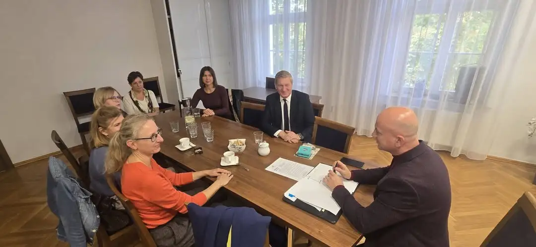 Bezpieczeństwo uczniów priorytetem. Wójt Kobylej Góry spotkał się z dyrektorami szkół