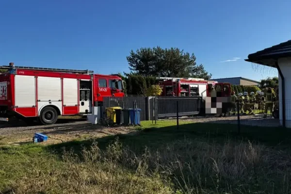 Pożar garażu przy ul. Sikorskiego w Ostrzeszowie – akcja strażaków